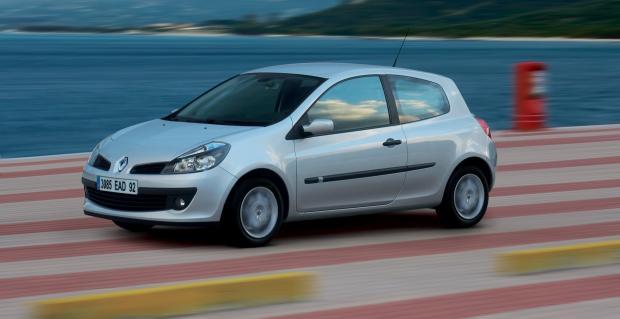 Renault Clio III tre quarti anteriore