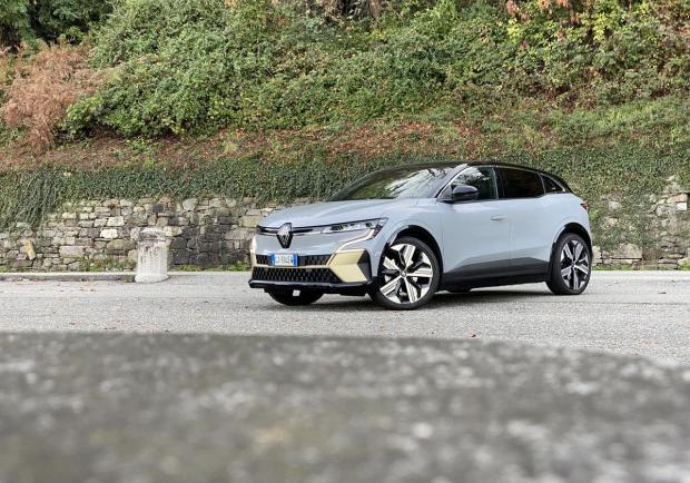 Renault Megane elettrica bicolore immagine