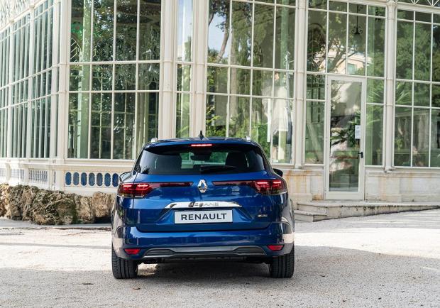 Renault Megane, la nuova Sporter E-Tech Plug-in Hybrid 01