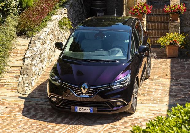 Renault, nuovo benzina per la Scénic 03