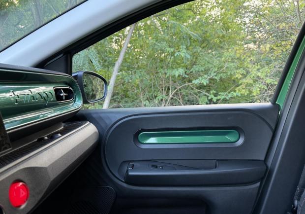Renault Twingo E-Tech Electric Verde Assoluto abitacolo