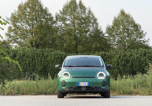 Renault Twingo E-Tech Electric Verde Assoluto anteriore