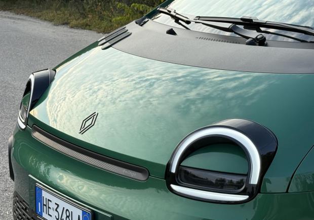 Renault Twingo E-Tech Electric Verde Assoluto fari ant