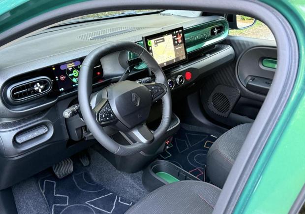 Renault Twingo E-Tech Electric Verde Assoluto interni