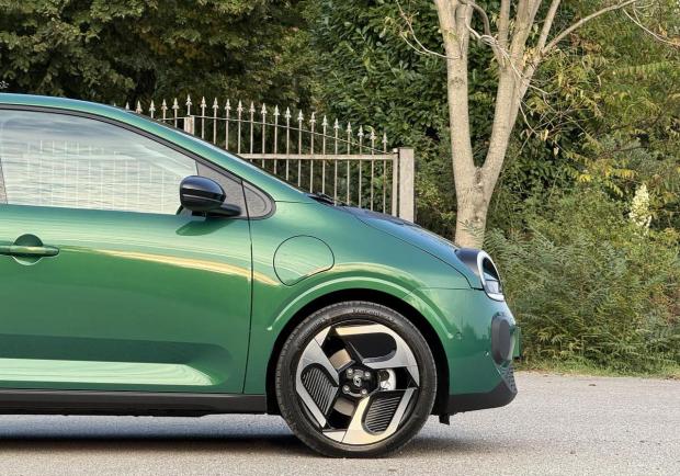 Renault Twingo E-Tech Electric Verde Assoluto muso