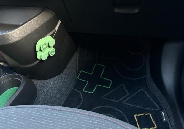 Renault Twingo E-Tech Electric Verde Assoluto tappetini