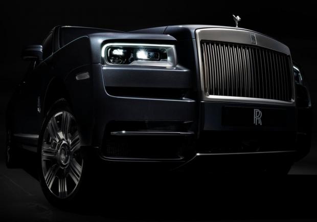 Rolls-Royce Cullinan faro anteriore