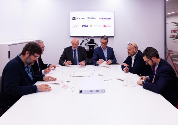 Seat, l'auto connessa a Barcellona 02