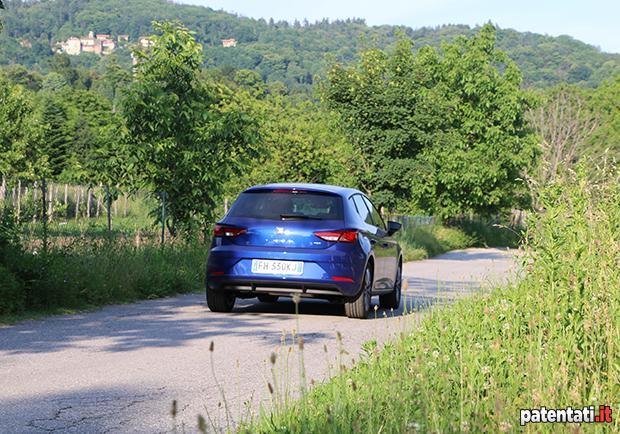 Seat Leon 1.6 TDI 115 CV DSG Style su strada posteriore