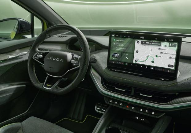 Skoda Enyaq - cruscotto e display infotainment