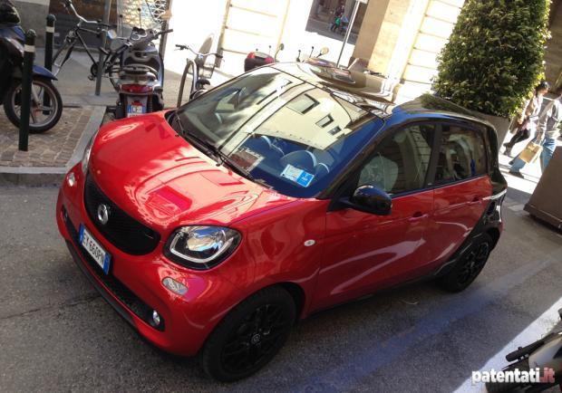 Smart Forfour 90 Turbo tre quarti anteriore test drive