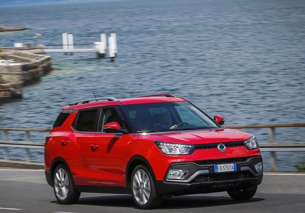 SsangYong XLV tre quarti anteriore