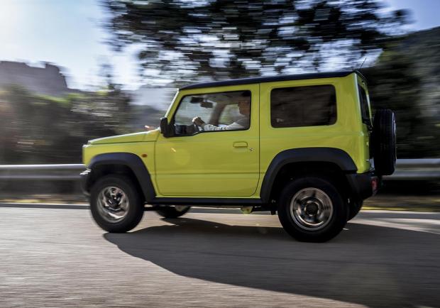 Suzuki Jimny foto profilo