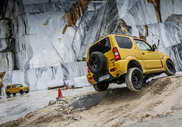 Suzuki Jimny Shinsei tre quarti posteriore