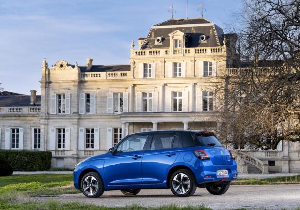 Suzuki Swift Hybrid 2WD Top 2
