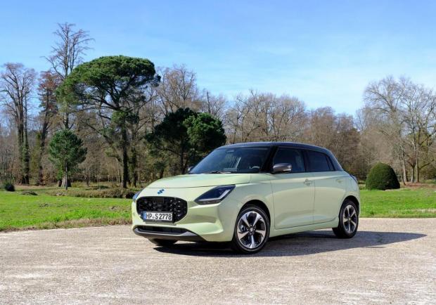 Suzuki Swift Hybrid verde