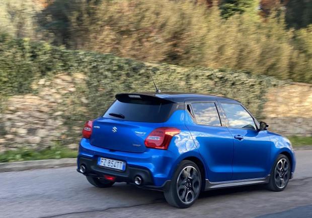 Suzuki Swift Sport Hybrid Blu Azzorre profilo