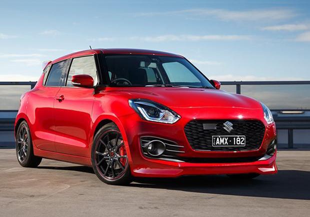 Suzuki Swift, un triello per il World Urban Car 2018 05