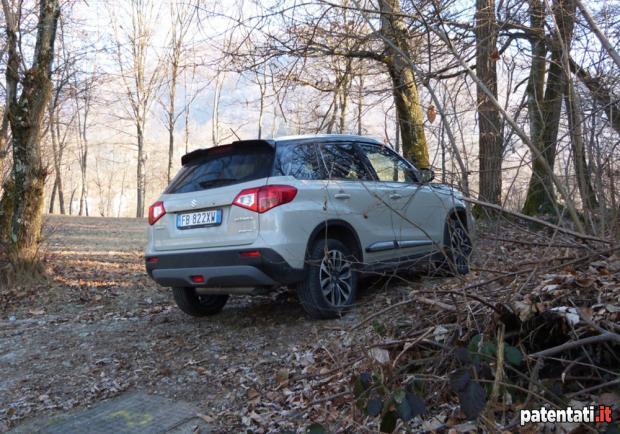 Suzuki Vitara 1.6 DDiS 4WD DCT tre quarti posteriore