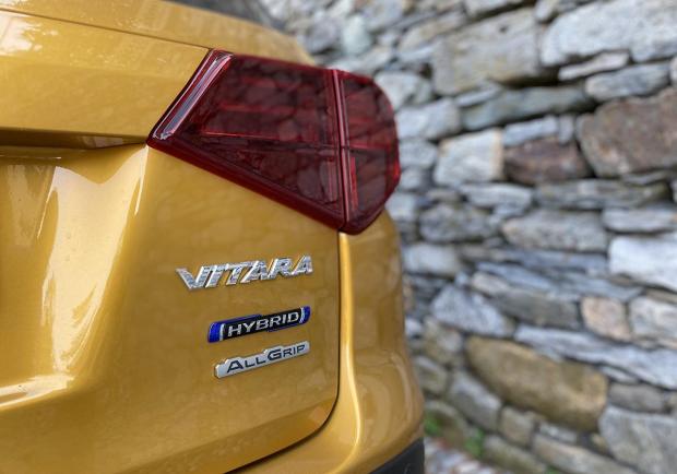 Suzuki Vitara Hybrid 140 Volt 4x4 Starview giallo tibet