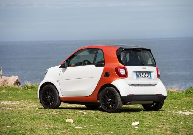 Test drive Smart Fortwo 70 automatic tre quarti posteriore