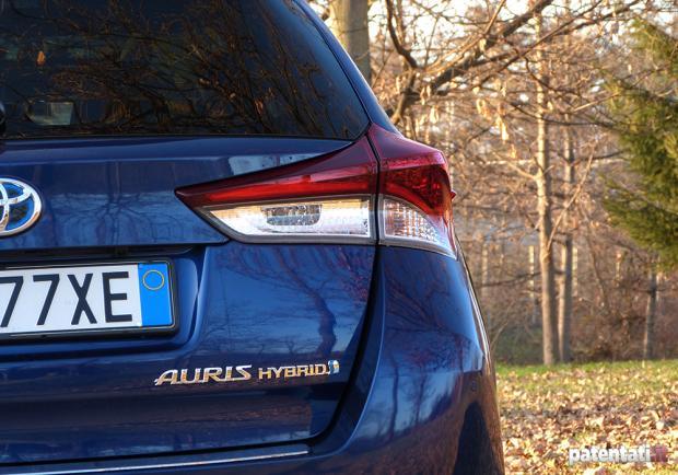 Toyota Auris Hybrid Touring Sports scritta modello