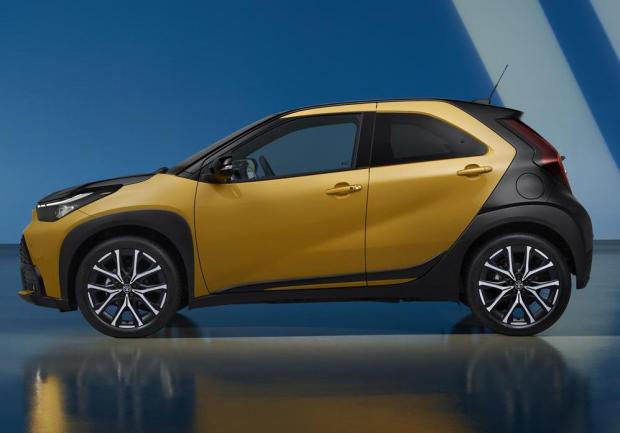 Toyota Aygo X GR Sport - vista laterale