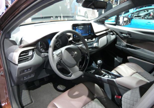 Toyota CH-R al Salone di Parigi 2016 7