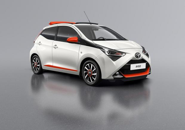 Toyota, a Ginevra 2 Aygo speciali 01