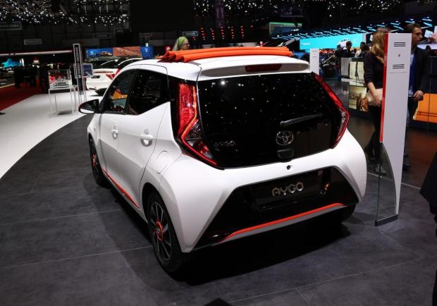 Toyota, a Ginevra 2 Aygo speciali 12