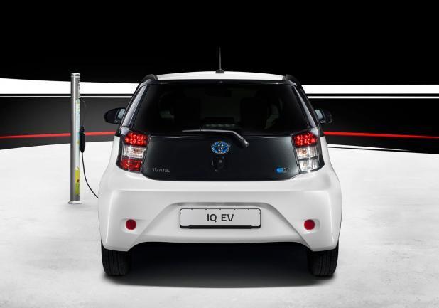 Toyota iQ EV posteriore