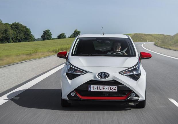 Toyota, la X della nuova Aygo 03