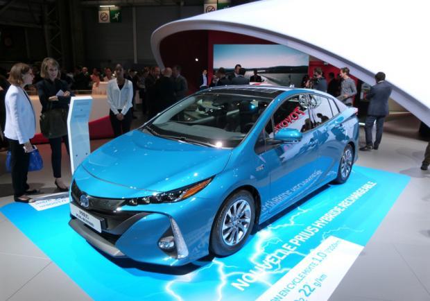 Toyota Prius Plug-in Hybrid al Salone di Parigi 2016 2