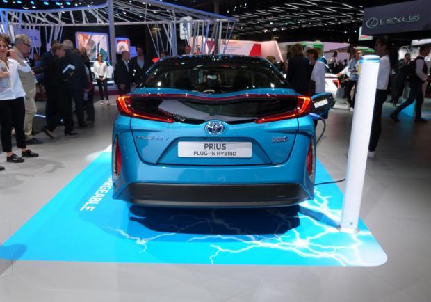 Toyota Prius Plug-in Hybrid al Salone di Parigi 2016 3