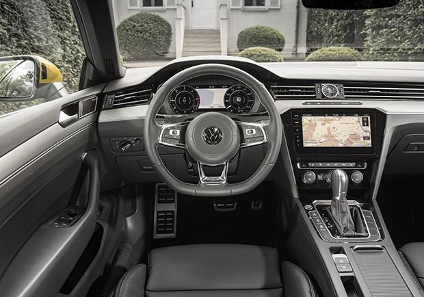 Volkswagen Arteon 2.0 BiTDI Sport posto di guida