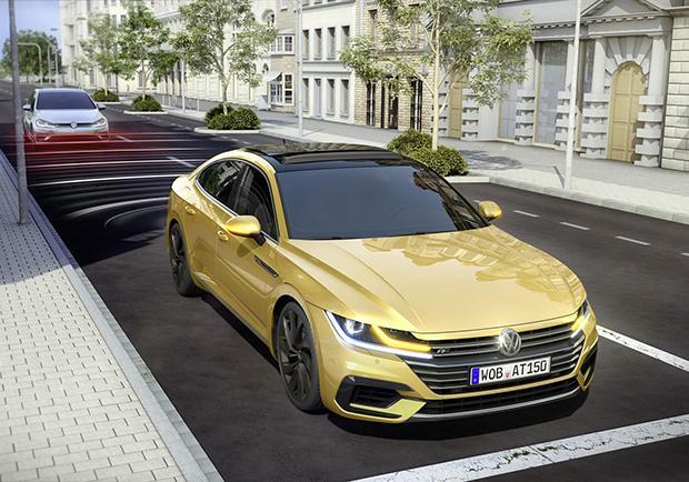 Volkswagen Arteon sistema Pre-Crash evoluto