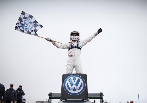 Volkswagen, l'elettrica ID. R lancia la sfida al Nurburgring 04