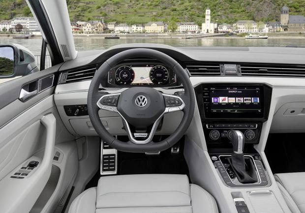 Volkswagen presenta la nuova Passat 03