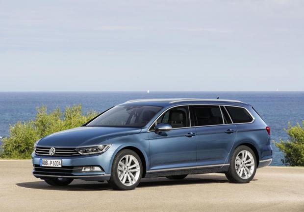 Volkswagen Passat Auto dell?Anno 2015 profilo