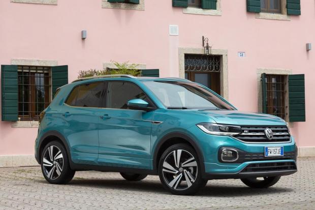 Volkswagen T-Cross tre quarti anteriore