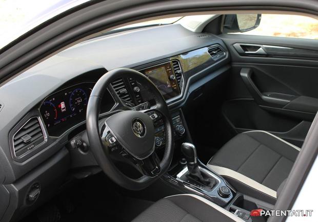 Volkswagen T-Roc TDI 150 CV 4Motion DSG abitacolo