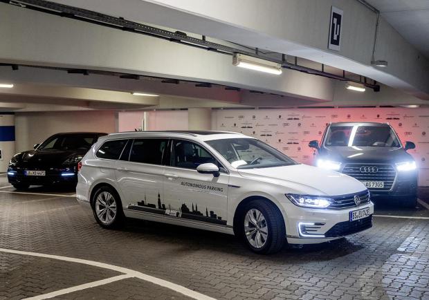 Volkswagen, straordinario test di parcheggio autonomo 01
