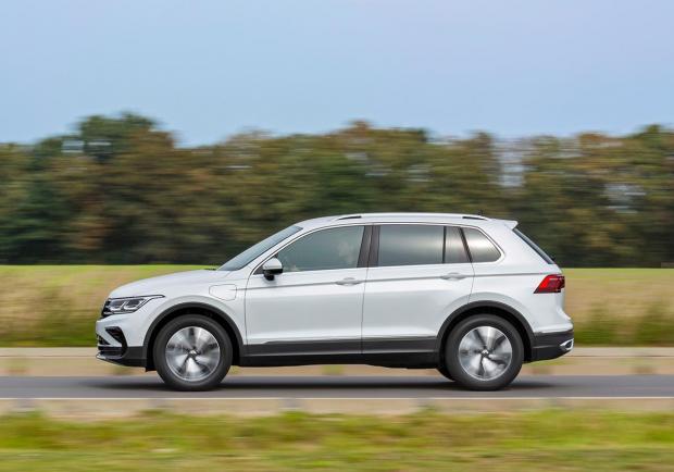 Volkswagen Tiguan eHybrid, al via gli ordini della Suv ibrida 01