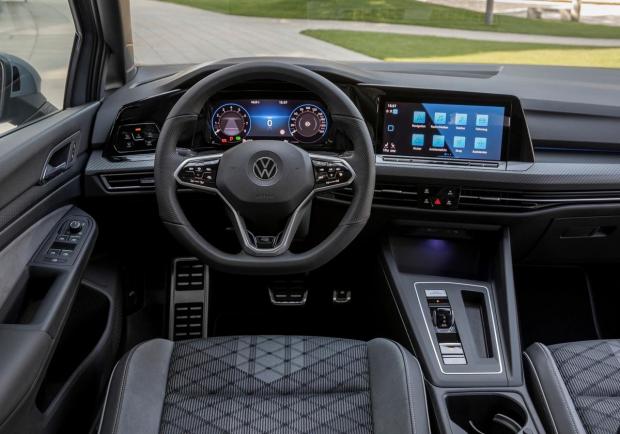 Volkswagen Golf ibrida plug in 5