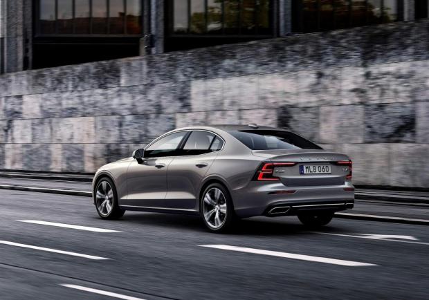 Volvo S60 tre quarti posteriore