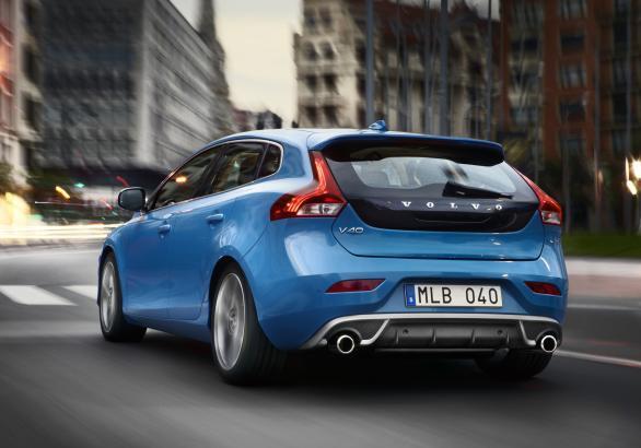 Volvo V40 R-Design tre quarti posteriore lato sinistro