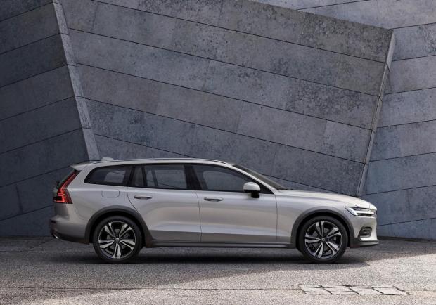 Volvo V60 Cross Country profilo