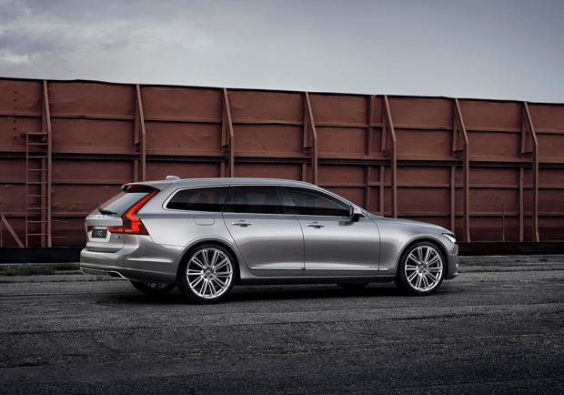 Volvo V90 D5 AWD Geartronic profilo