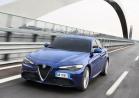 Alfa Romeo Giulia blu frontale tre quarti