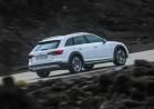 Audi A4 Allroad bianca tre quarti posteriore